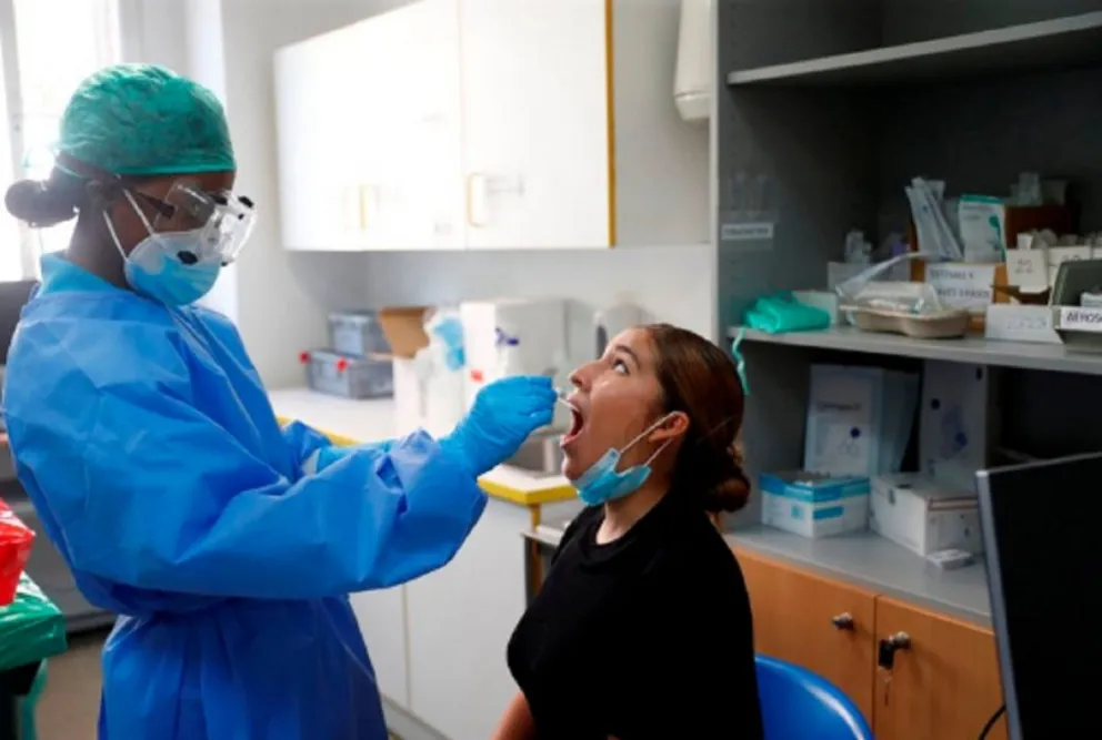 Científicos argentinos desarrollaron un test para detectar el COVID más rápido: cómo funciona