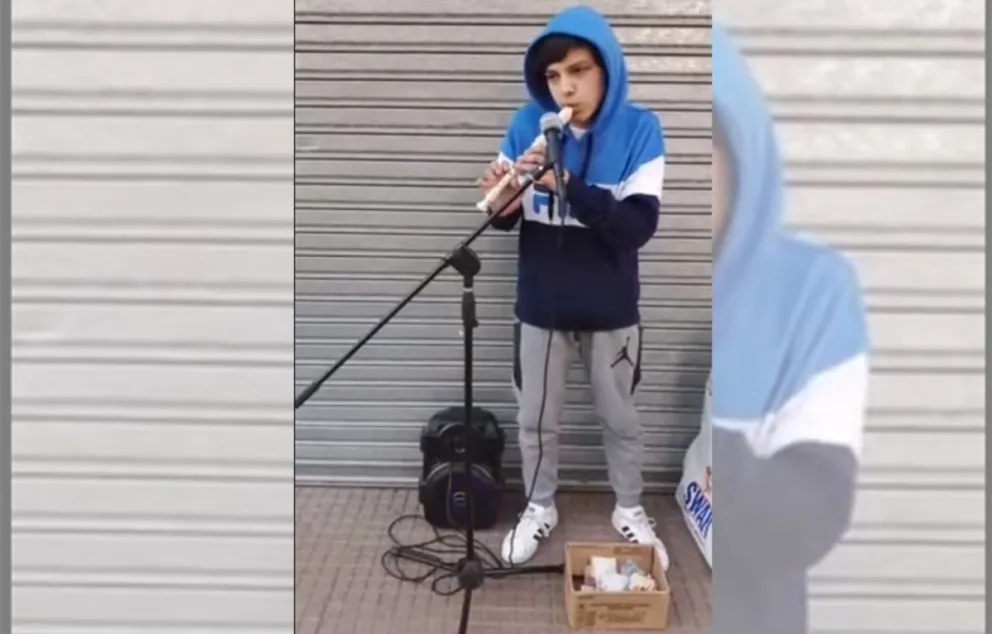 Elías toca la flauta