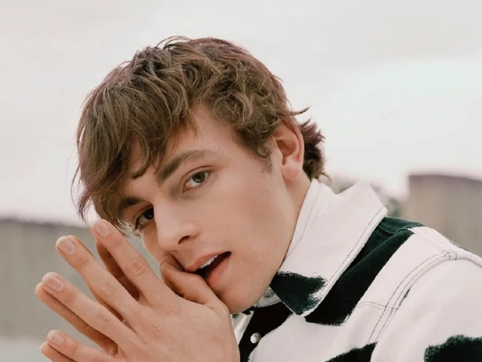 Tras el anuncio de embarazo de Rydel Lynch, los fans reaccionan y convierten a Ross Lynch en tendencia