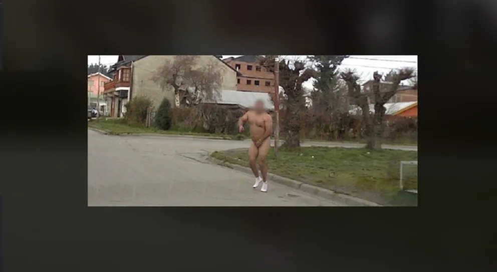 ¡Acabó afuera! Pata de lana salteño fue captado infraganti y huyó corriendo desnudo por el barrio