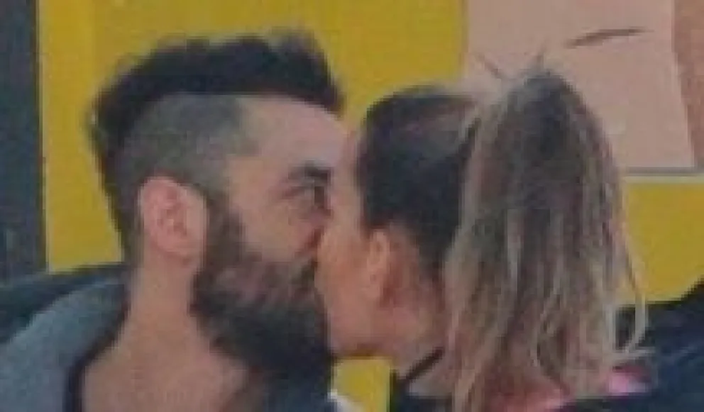 Más que confirmado: Jimena Barón le comió la boca al Tucu López en un romántico paseo