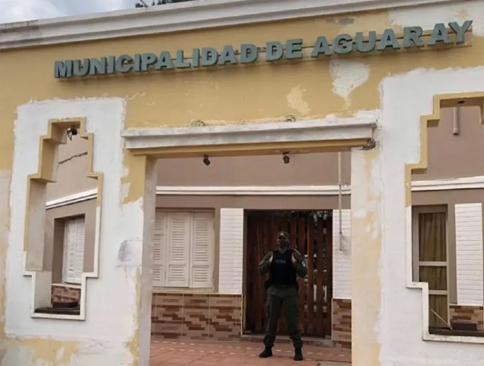 |URGENTE| Gendarmería irrumpió y allanó la Municipalidad de Aguaray por el robo al Gasoducto NEA