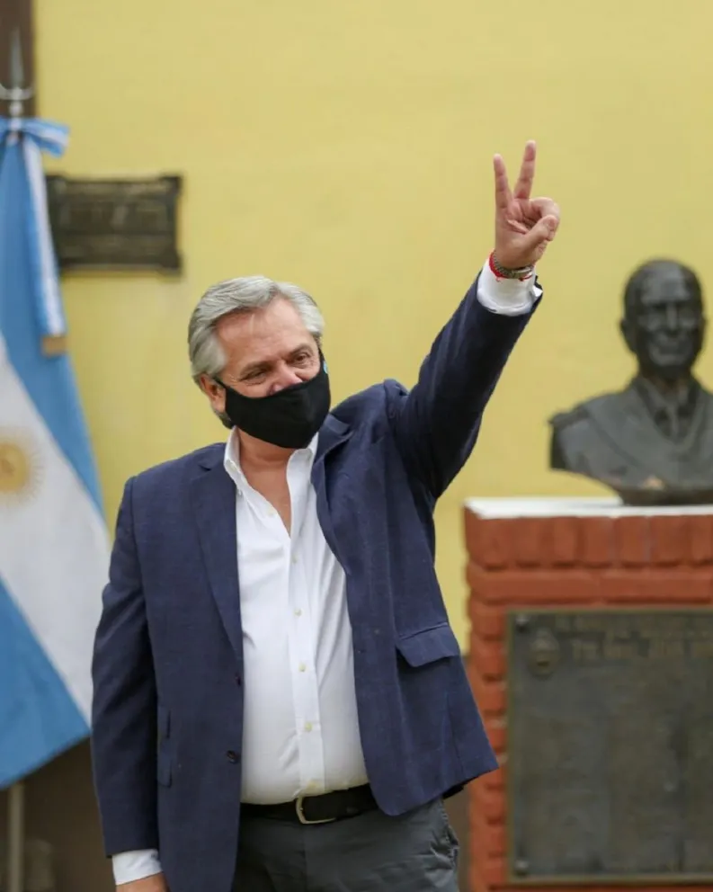 Sin distanciamiento en las calles, Fernández, dijo que "menos mal que está gobernando el peronismo"