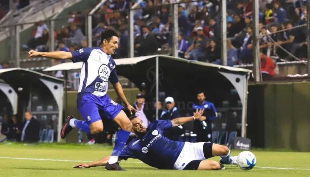 Pobrisímo empate entre el 'albo” y el 'santo”