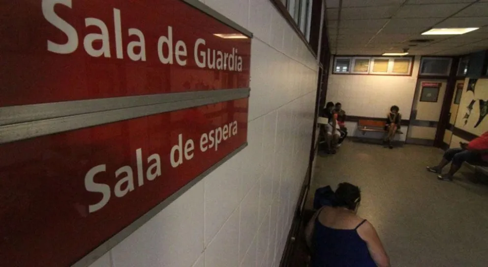Tiene 13 años, está desnutrida y acaba de dar a luz: su bebé murió y ella agoniza