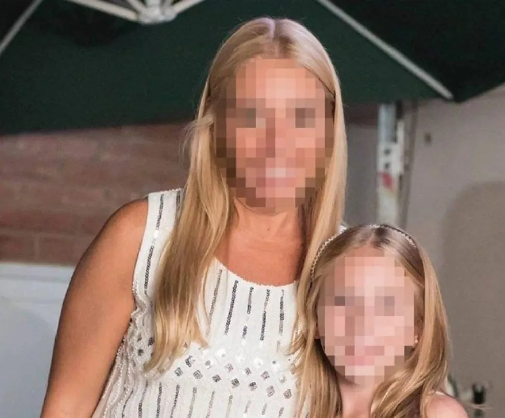 Directora de un jardín maltrató y roció con insecticida a los niños
