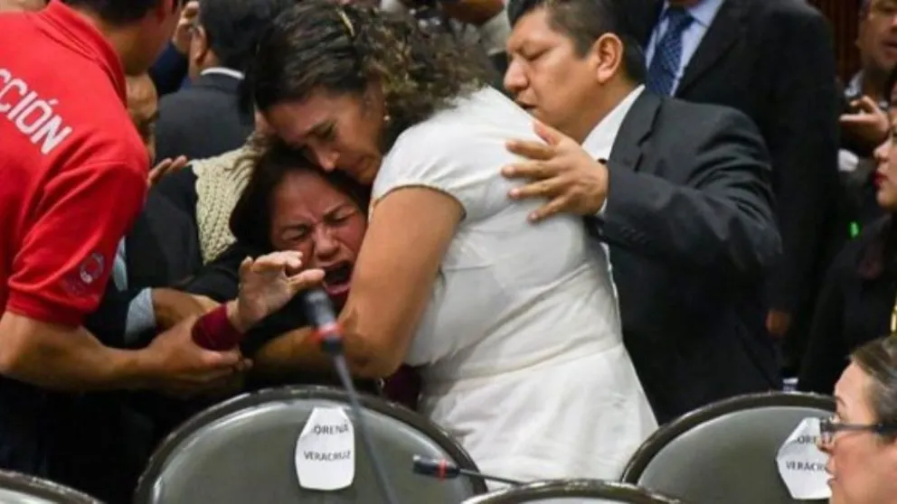 Desconsuelo y doloroso momento: diputada se entera en plena sesión que asesinaron a su hija