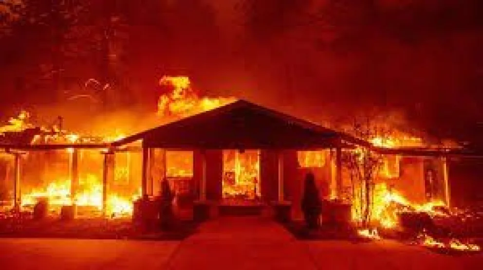 Devastador incendio en California: destruye todo a su paso en pocos segundos