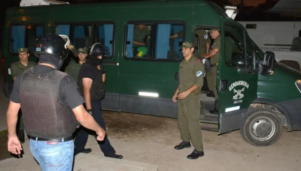 Bolivia entrega a dos prófugos fugados de la cárcel de Tartagal