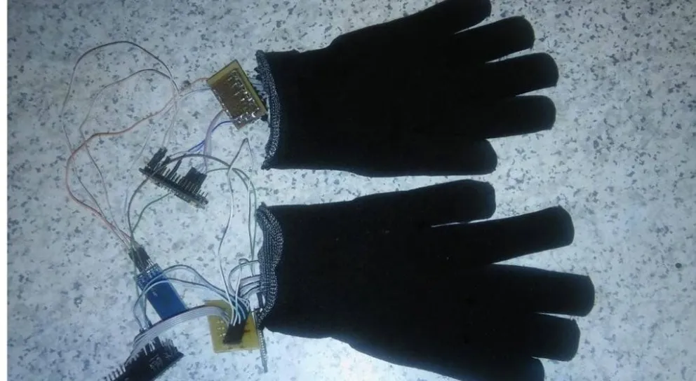 Córdoba: crean guantes inteligentes que permiten traducir lengua de señas. Será premiada por Microsoft