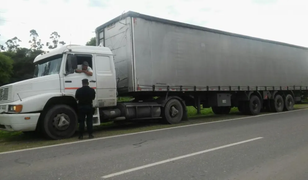 Conductor de gran camión fue detenido tras conducir alcoholizado