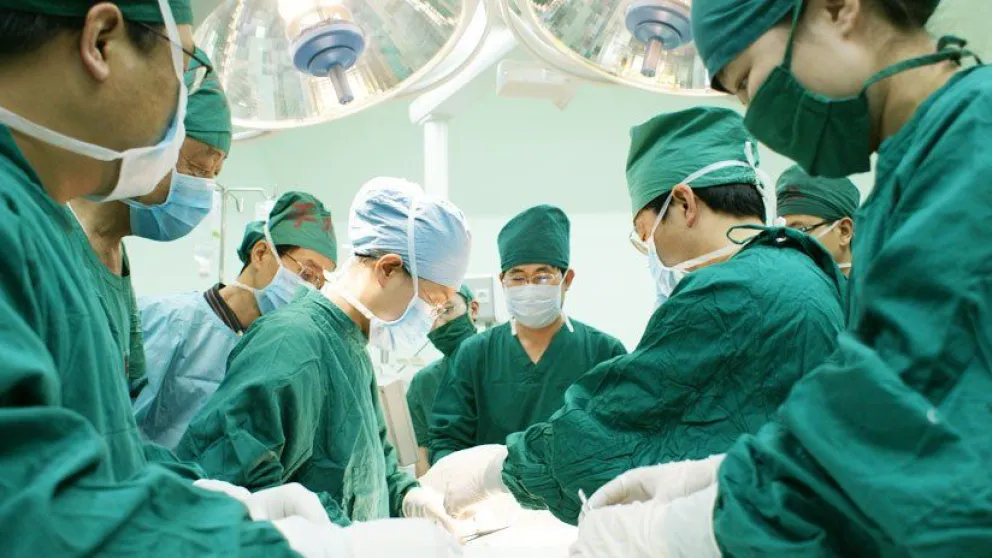 Empleados de un hospital fueron detenidos por robarse los ojos de un paciente