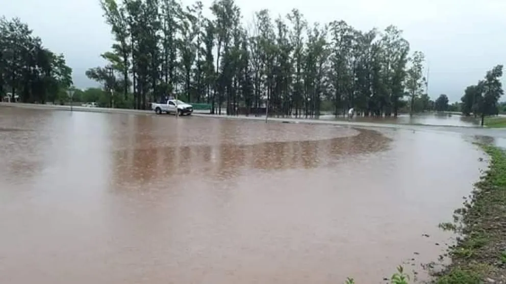 Luego de las intensas lluvias de ayer en Apolinario Saravia retorna la calma
