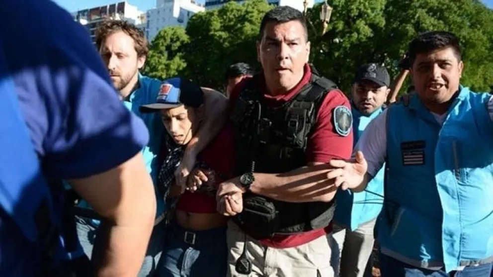 Detienen a un manifestante por disturbios contra el Presupuesto 2019