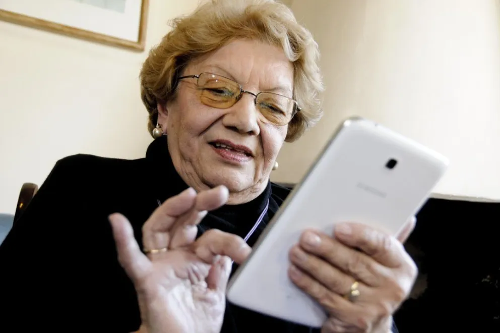 Entrega de tablets para jubilados
