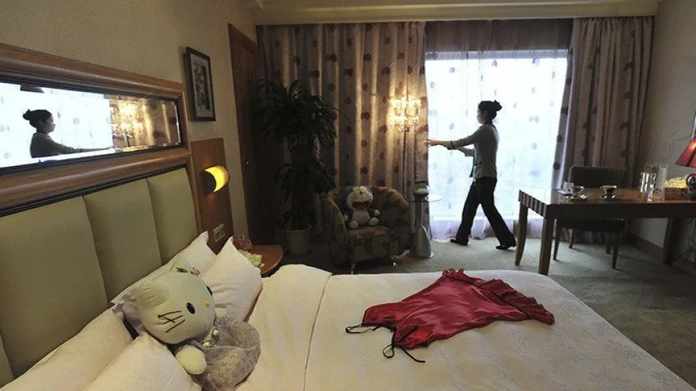 CHINA: Un video de cámara oculta saca a relucir los horrores higiénicos en hoteles de lujo