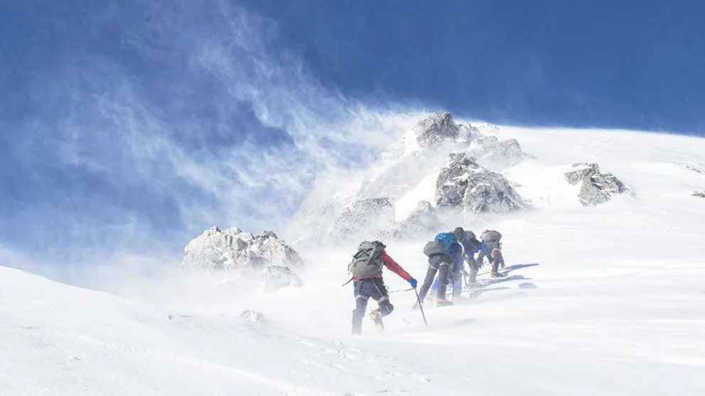 FOTOS: Rescatan cuerpos de alpinistas en la cima más alta de México 59 años después