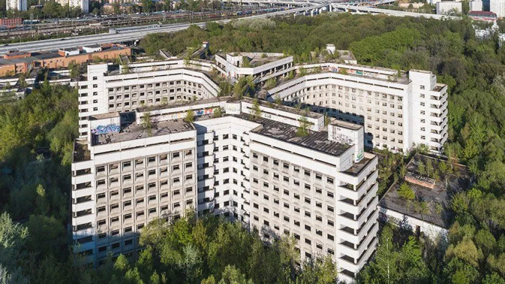 Demuelen en Moscú el "hospital maldito" abandonado (VIDEOS)