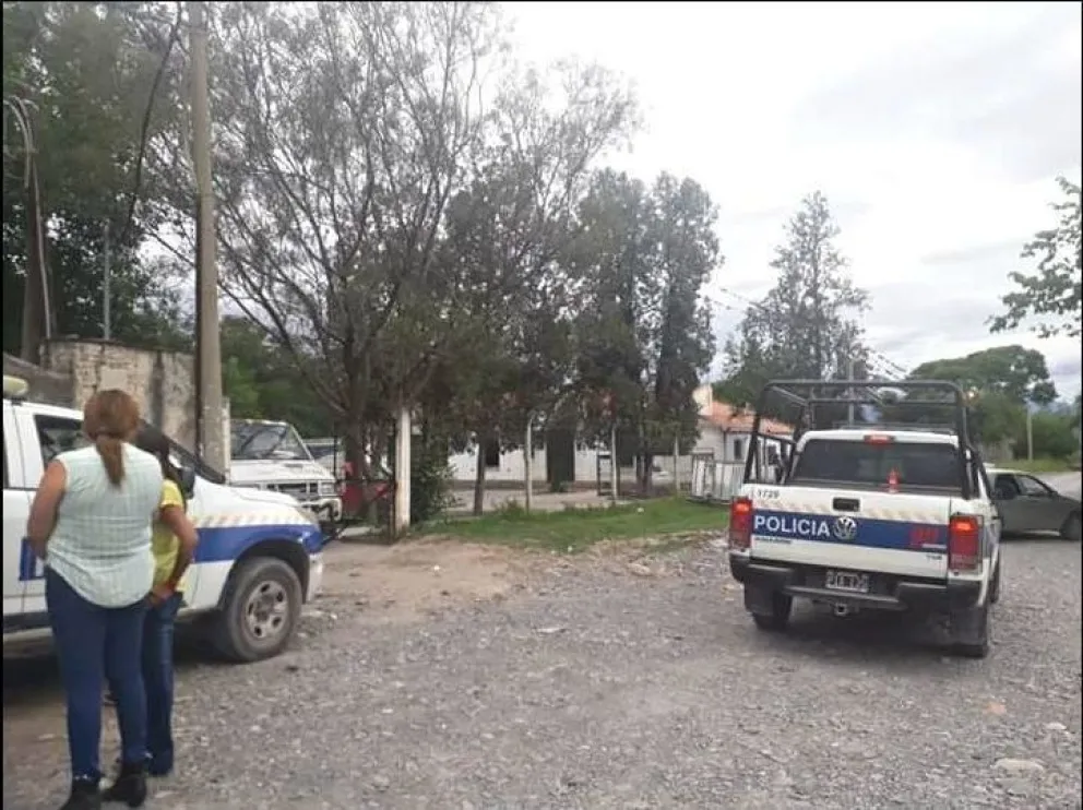 Los padres de la escuela de El Timbó piden sacar a la directora que agredió a una docente