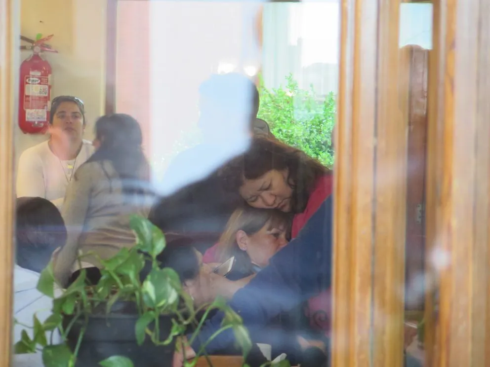 Devastador pedido de los familiares: "Abandonaron a los chicos en el fondo del mar. Queremos que los saquen de ahí"