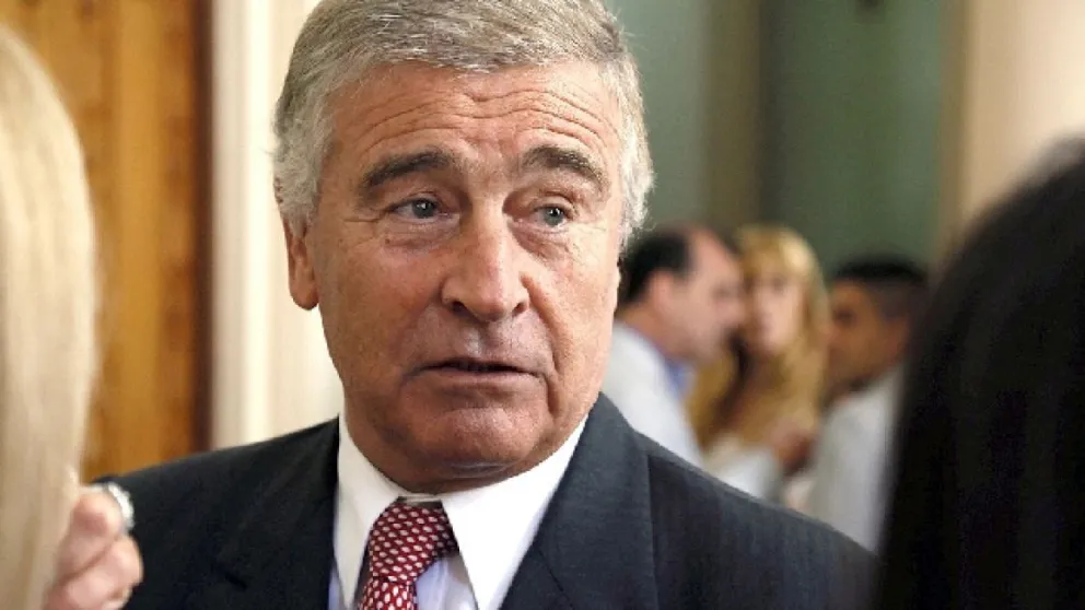 Oscar Aguad: "No existen posibilidades técnicas para reflotar el submarino del fondo"