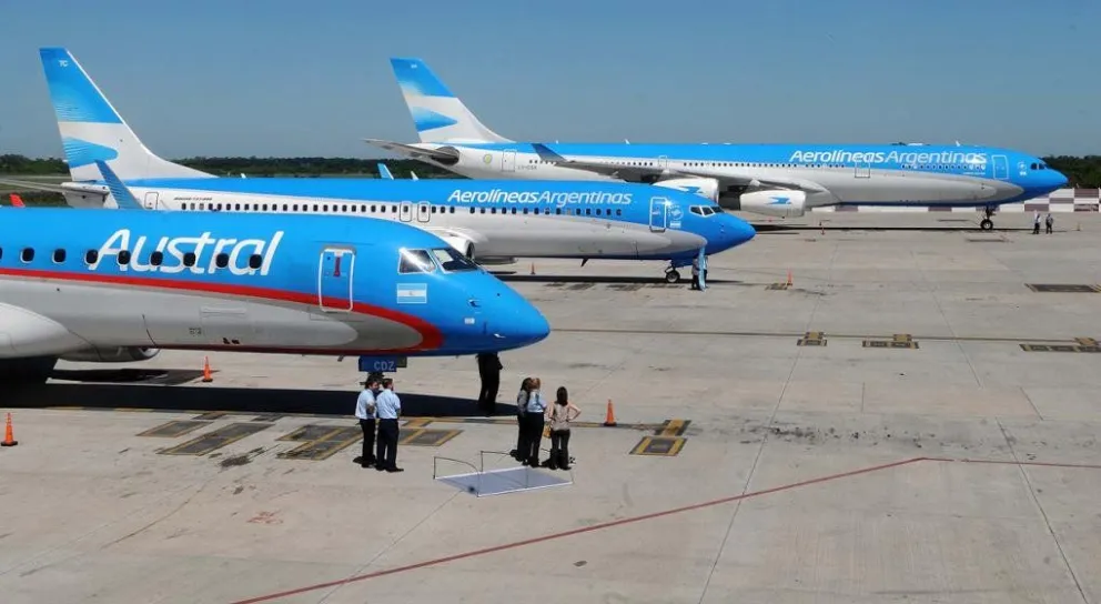 Ezeiza: piloto de Aerolíneas Argentinas chocó y rompió las alas del avión en su último vuelo