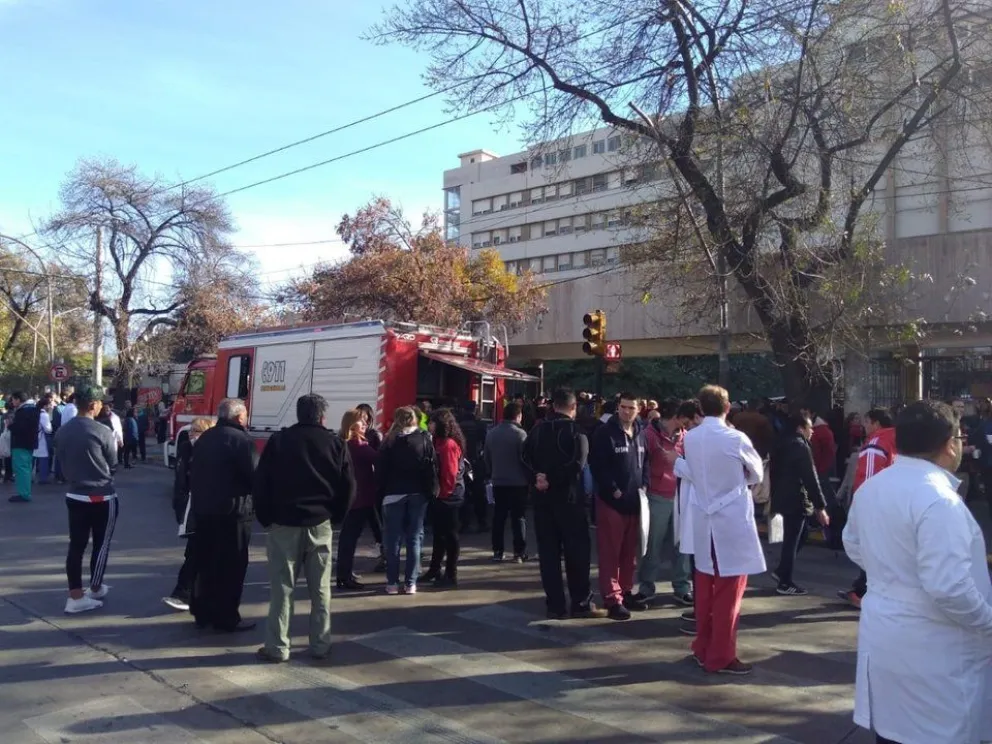 Susto en el Hospital Central: evacuaron a pacientes por amenaza de bomba