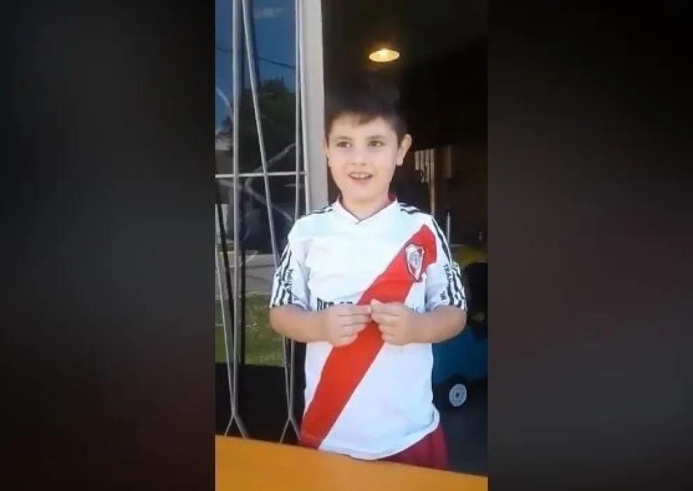 El pequeño Renzo hizo algo tan tierno que se ganó el corazón de miles de personas