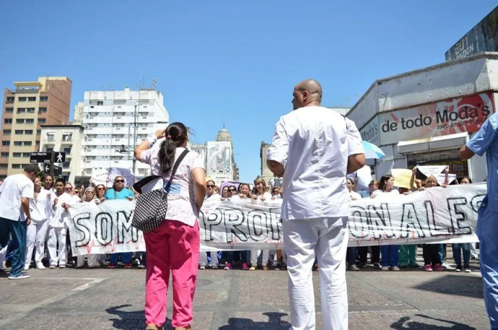 Enfermeros salteños marcharon para no ser excluídos como "profesionales de la salud"