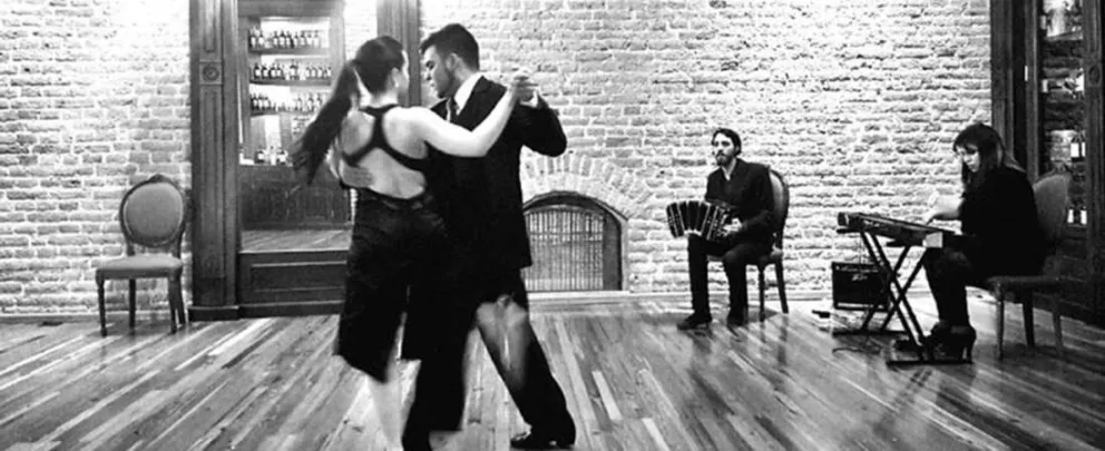 Combinación perfecta: vino y tango en el Museo de la Ciudad