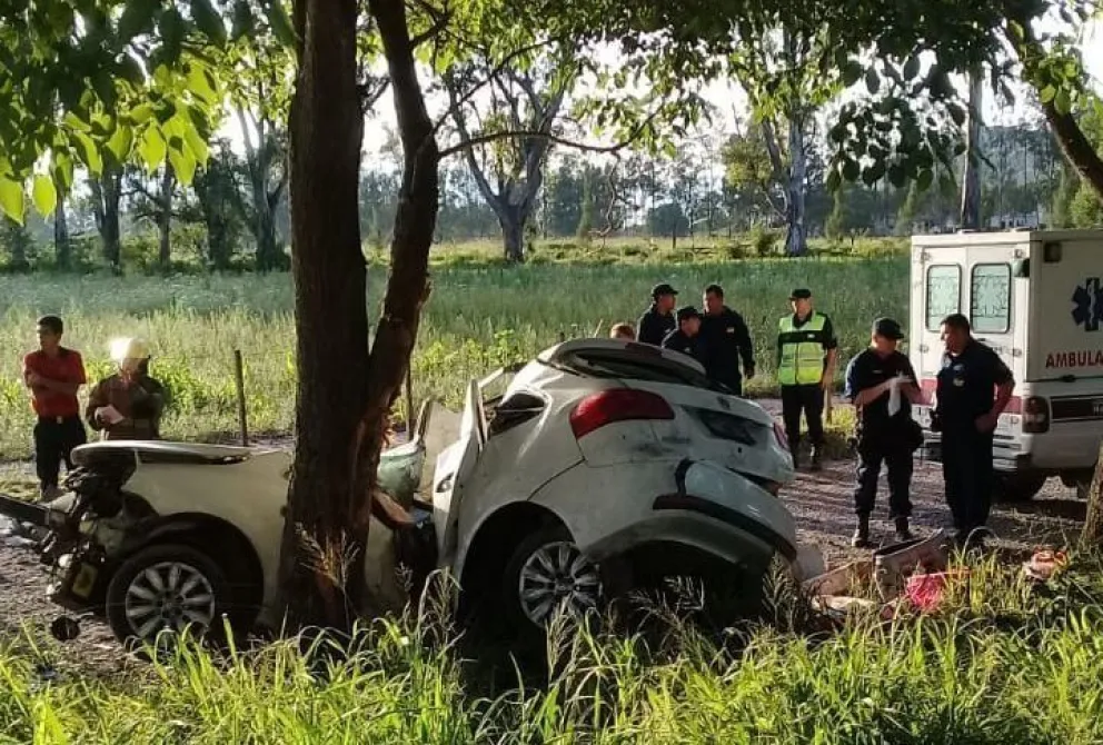 Una oficial salteña destrozó su auto contra un arbol y murió