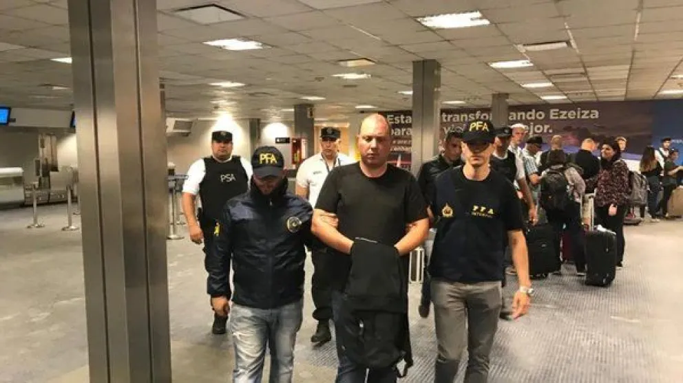 En pleno aeropuerto de Ezeiza detienen a un involucrado en la causa de los "Cuadernos K"