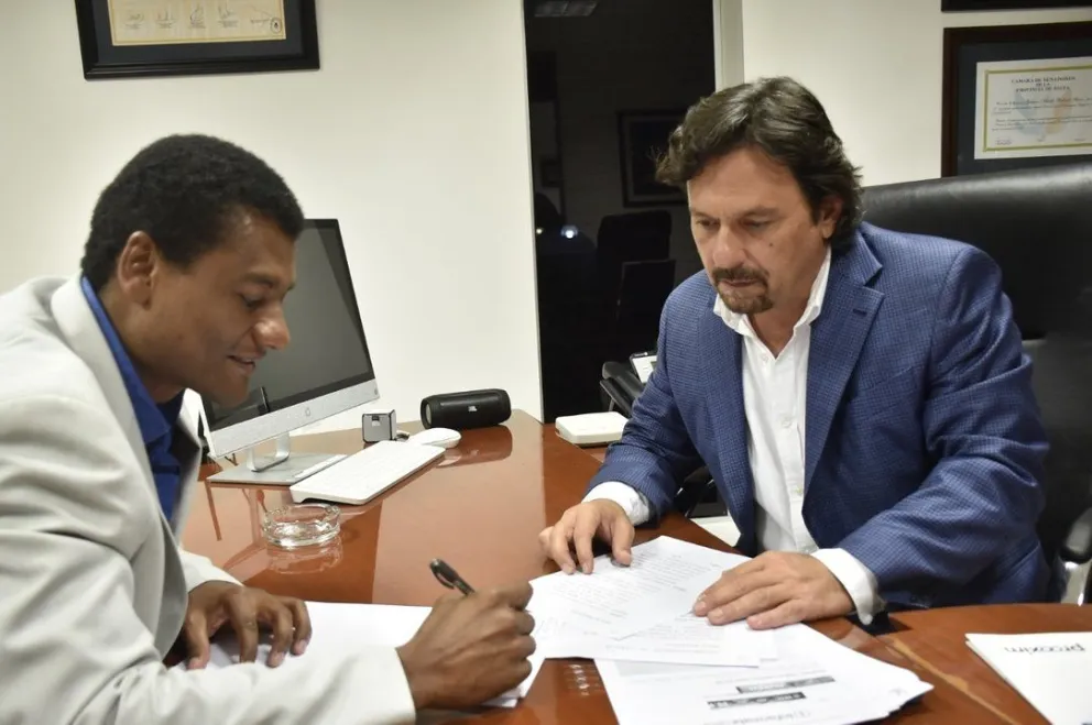 En pos del diálogo y el consenso: Sáenz recibió a Leiva y escuchó su petición