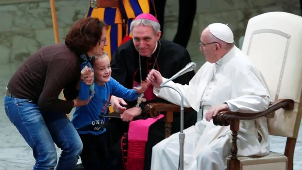 VIDEO. Un niño "indisciplinado" irrumpió en plena audiencia del Papa Francisco