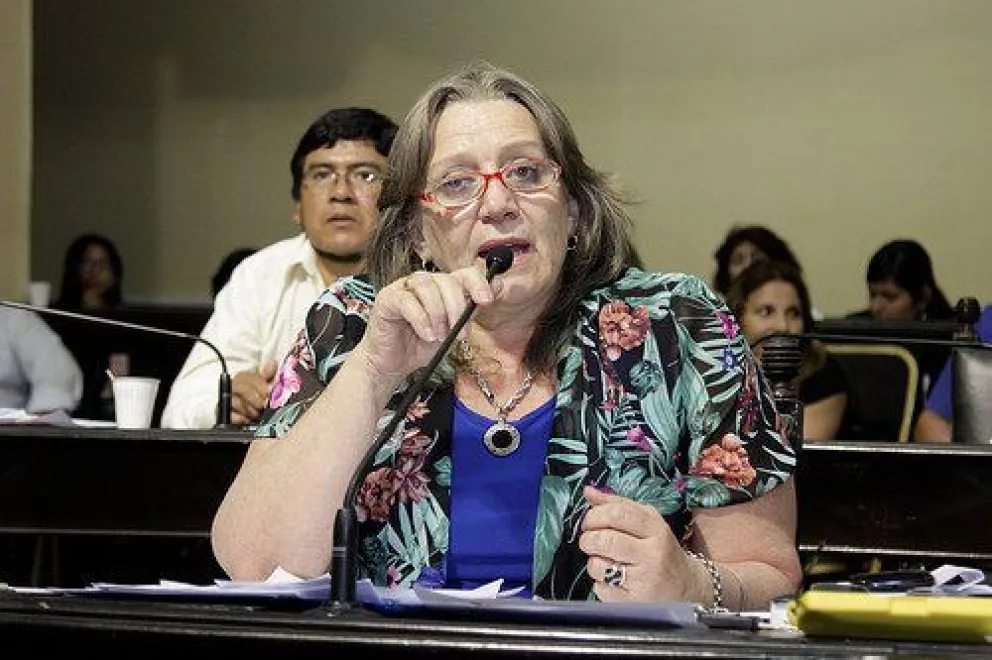 La banca de Singh estaba todavía caliente y ya la ocupa otra persona