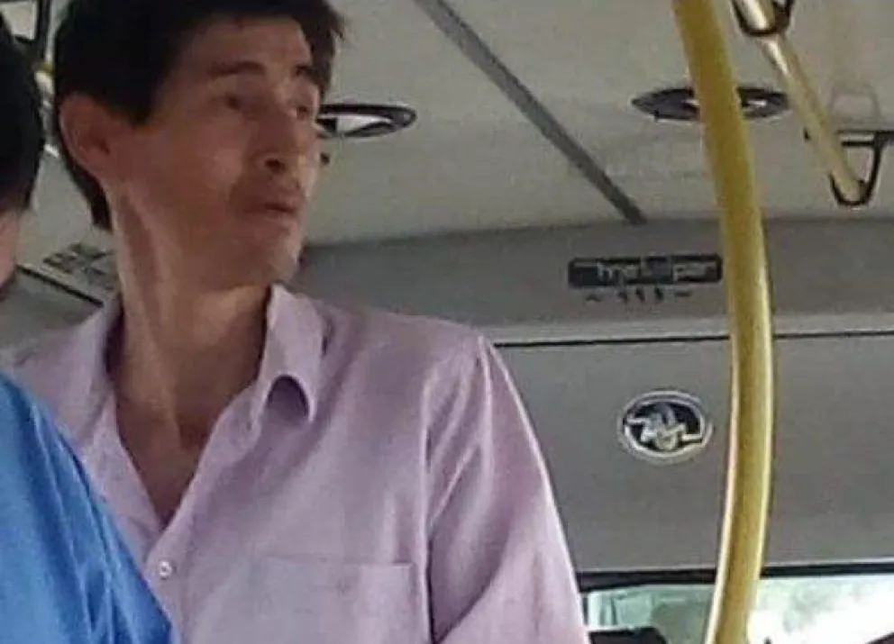VÏDEO: degenerado, acosó y manoseó a una niña en un transporte público