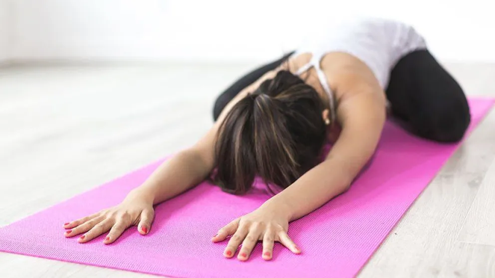 Acusan a instructora de yoga de asesinar a la novia de su exmarido frente a sus hijos