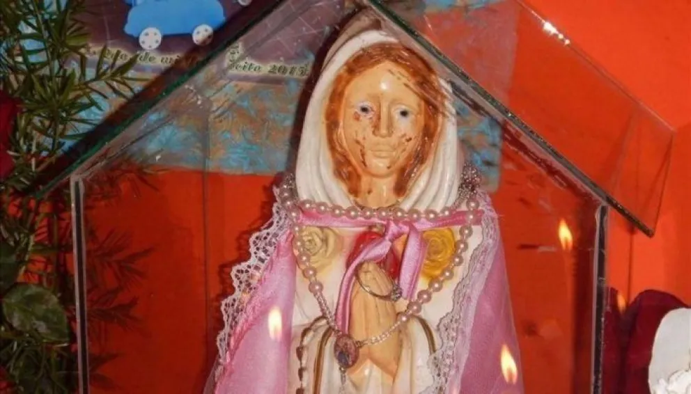 Una imagen de la Virgen lloró sangre en Metán