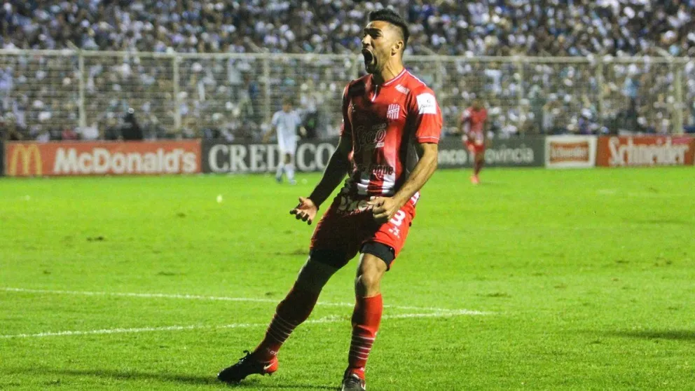 El Santo tucumano le dio vuelta el partido a su eterno rival