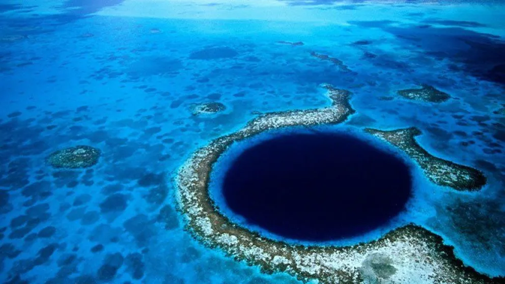 Exploran en vivo el Gran Agujero Azul de Belice, absorbente enigma del mundo oceánico