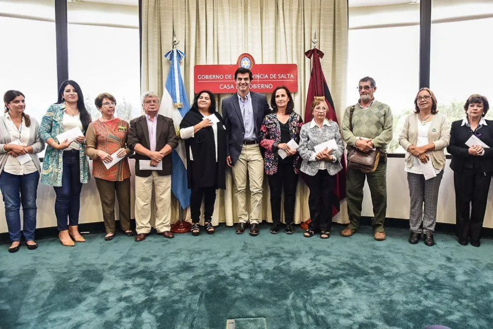 Urtubey cumplió su palabra y donó su sueldo