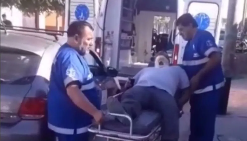 Flojo de papeles: remisero salteño se llevó puesto a un inspector de tránsito. VIDEO