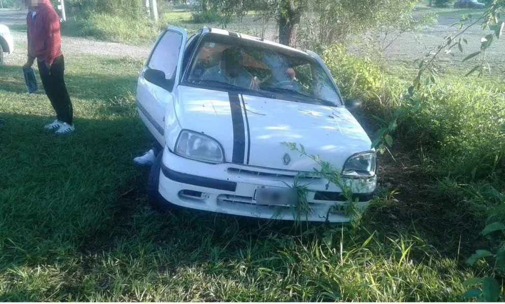 Salteño se pasó de copas y chocó contra un árbol
