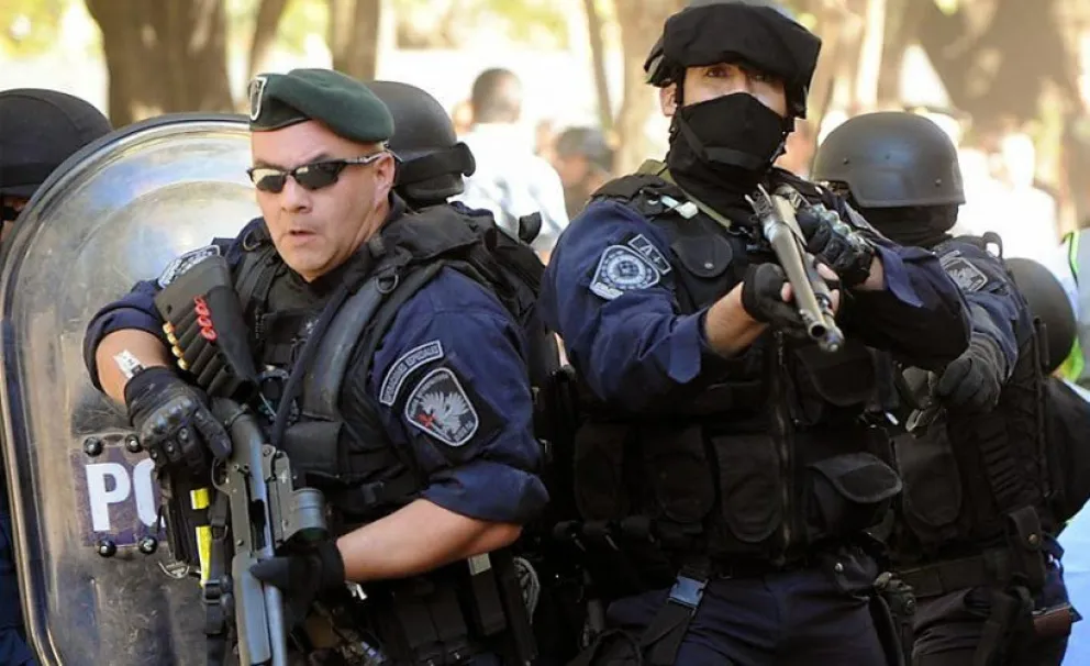 A las armas las carga el diablo