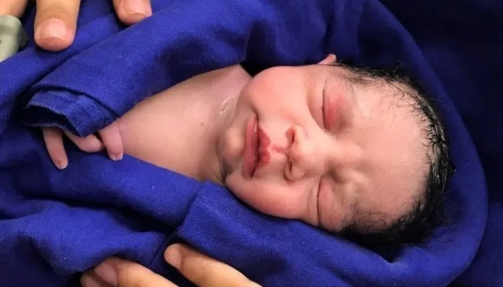 Nació el primer bebé gracias a un trasplante de útero