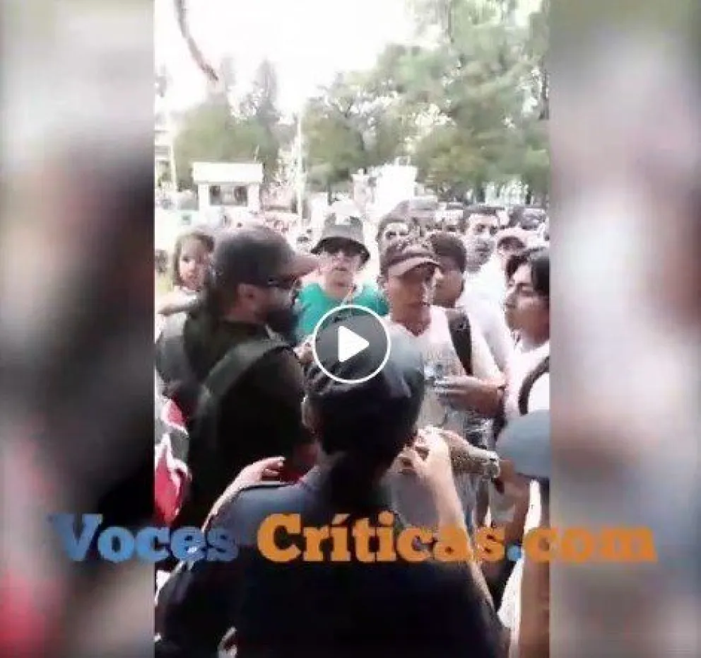 ¡Dale play!: Protesta de Vecinos Autoconvocados en el Concejo Deliberante debido a que no se tratará el dictamen sobre la instalación de antenas de telefonía celular
