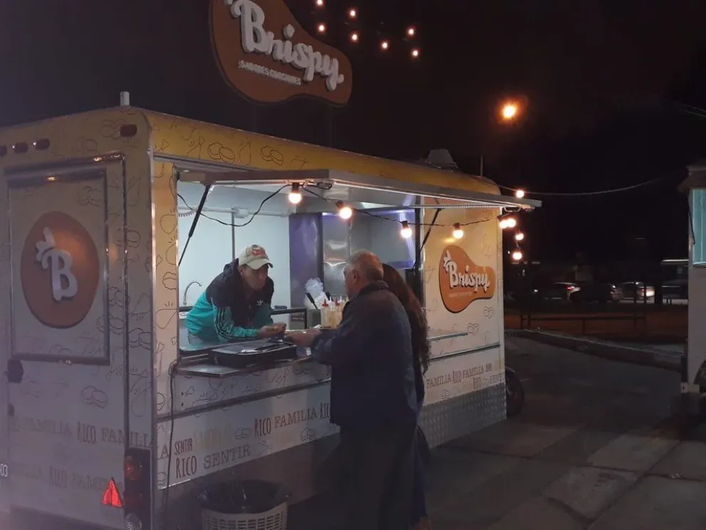 Inspeccionaron los cinco carritos de food trucks de la Terminal