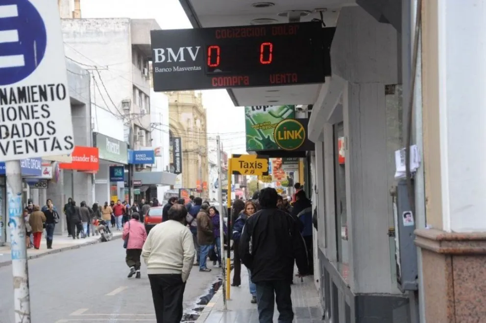 El dólar termina la semana en baja en la city salteña