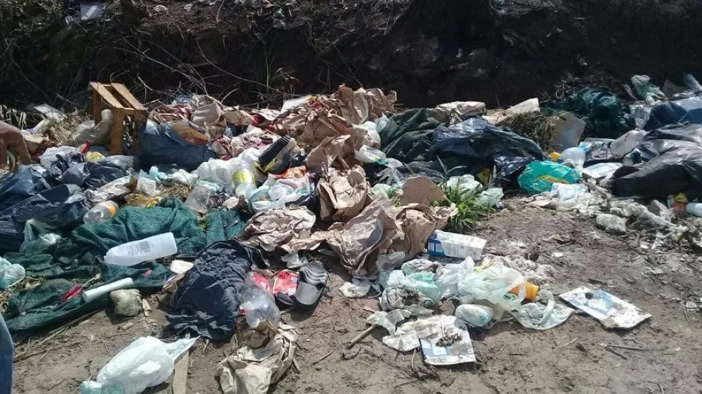 Paseo del Choripán: tapado de basura
