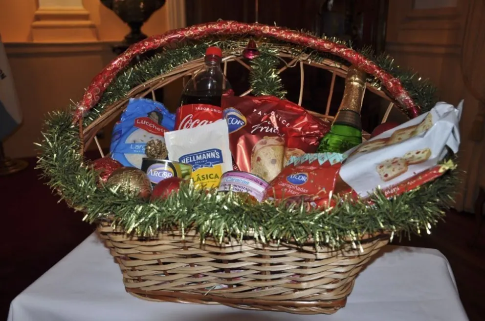 Llegan las fiestas y la canasta navideña estrena precio